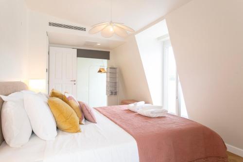 Lisbon Duplex 2 bdr, parking and balcony!