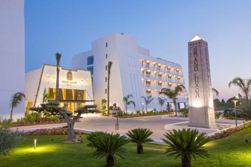 Gallery image of Grand Luxor Hotel in Benidorm