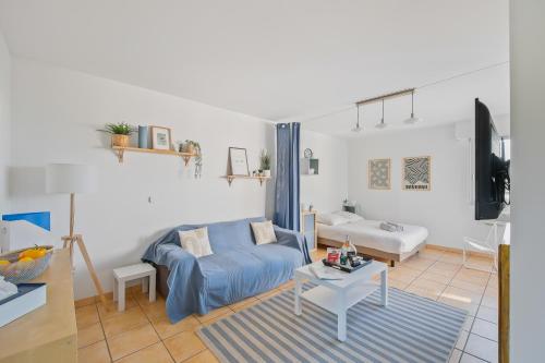 Piscine & Soleil à Hyères - T3 spacieux avec Clim & Extérieurs