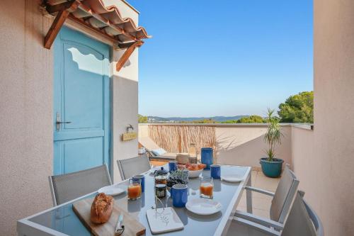 Piscine & Soleil à Hyères - T3 spacieux avec Clim & Extérieurs