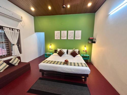 Postel nebo postele na pokoji v ubytování 4elementis beach homestay