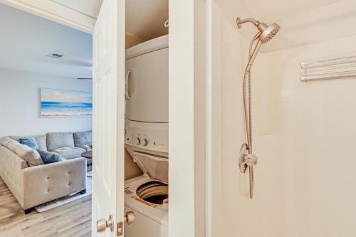 Φωτογραφία από το άλμπουμ του Orange Beach Condo with Shared Pool and Views! σε Orange Beach