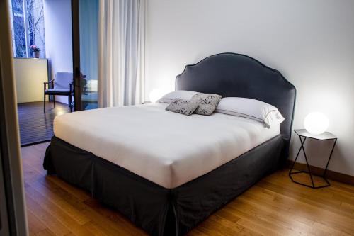 One-bedroom Apartment Unit G with Park View