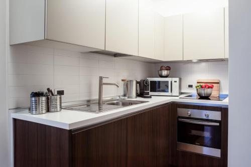 One-bedroom Apartment Unit G with Park View