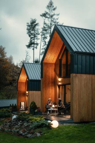 Hill & Chill Kudowa Zdrój - nowoczesne stodoły ze strefą SPA, balia, sauna