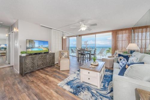 Gallery image of Hololani B204 · HL B204 Beachy Chic Updated OceanFront 2BD in Kahana