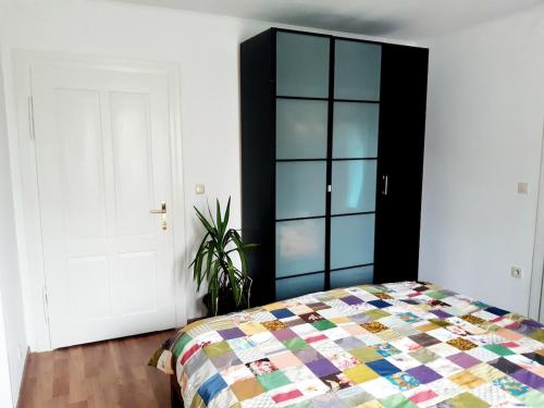 Postel nebo postele na pokoji v ubytování Helle Altbauwohnung