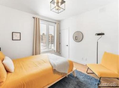 Ένα ή περισσότερα κρεβάτια σε δωμάτιο στο Magnifique Condo pour 4 à Orford