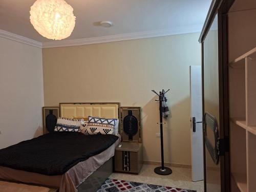 Una cama o camas en una habitación de Luxury family apartment in Hurghada