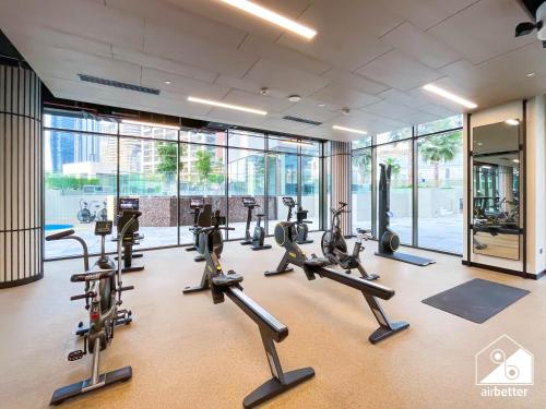 Luxurious 3BR Canal View Apartment l Pool & Gym