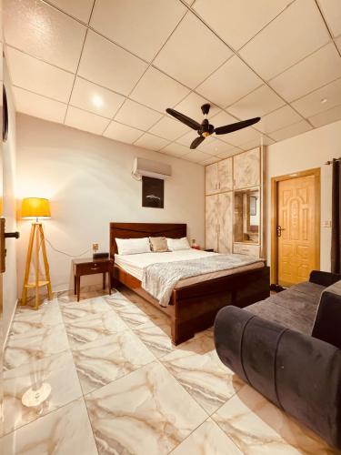 Ένα ή περισσότερα κρεβάτια σε δωμάτιο στο The Serene stays