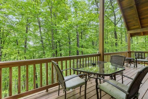a screened in porch with a table and chairs at Hot Tub & WiFi - Birdsong - Red River Gorge KY in Stanton