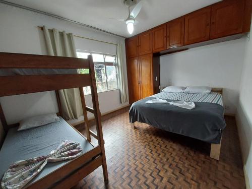 a bedroom with two bunk beds and a window at Hostel Pantanal Em Florianópolis in Florianópolis