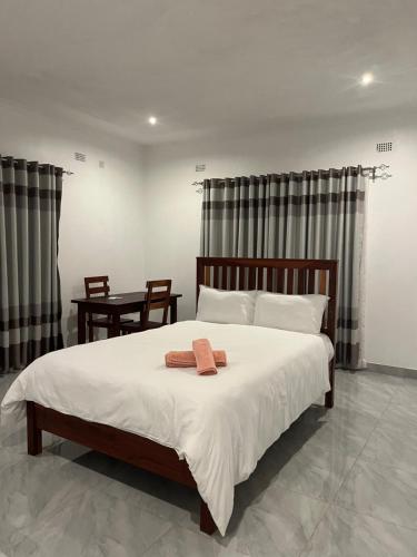 Postel nebo postele na pokoji v ubytování Kafusi Lodge