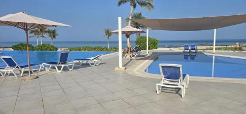 Bazén v ubytování منتجع جبل السيفة nebo v jeho okolí