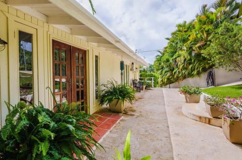 a house with plants on the side of it at Chalet Lulu with Solar Power and Hot Tub in Guaynabo in Puerto Nuevo