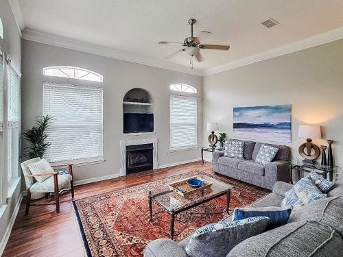 Χώρος καθιστικού στο Legacy Villa 1306 - 2 bedroom 2 bath with garage in beachside neighborhood