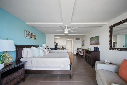 Φωτογραφία από το άλμπουμ του Lahaina Shores 523 · LS 523 Direct Beachfront Studio with Stunni σε Lahaina
