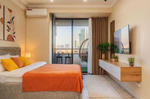 Postel nebo postele na pokoji v ubytování Luxury apartment with a view of Tashkent City NRG U-Tower