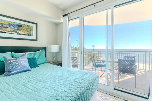 Postel nebo postele na pokoji v ubytování Beachview Condo at Legacy Tower 2 -404 - fully furnished 2 bedroom 2 bathroom