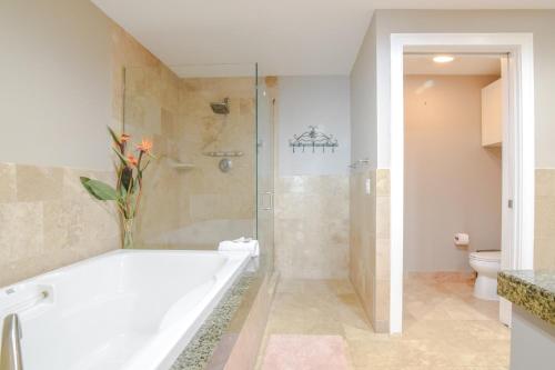 Koupelna v ubytování Beautiful 15th floor 2 bedroom, 2 bath condo at The Ocean Club!