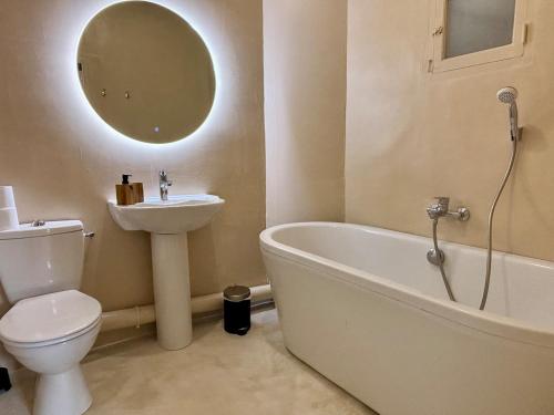 Vannituba majutusasutuses Arles et son jardin d'été