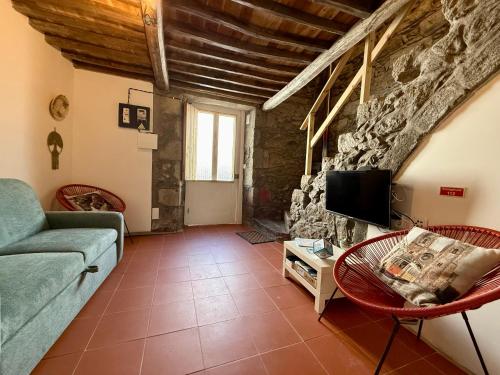a living room with a couch and a tv at Haven Azores in Faial da Terra