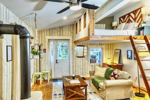 Posezení v ubytování Perfect Loft for a Weekend in the Eastern Townships