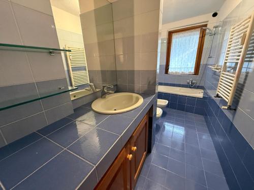 Et badeværelse på Monolocale con Vista al Verrand con parcheggio