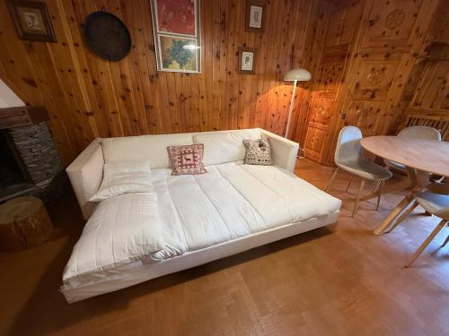 En eller flere senge i et værelse på Monolocale con Vista al Verrand con parcheggio