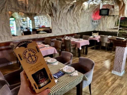 Restaurace v ubytování Plava Špilja-ID
