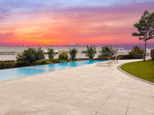 Modern Pool Bungalow