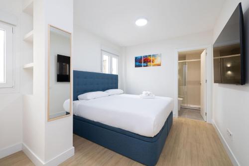 Renovated flat Terrace 2 bedrooms 2 bathrooms