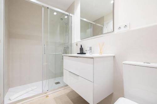Renovated flat Terrace 2 bedrooms 2 bathrooms