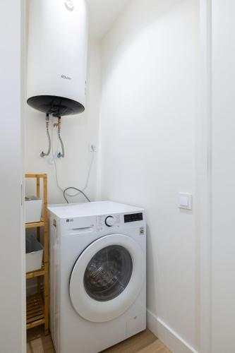 Renovated flat Terrace 2 bedrooms 2 bathrooms