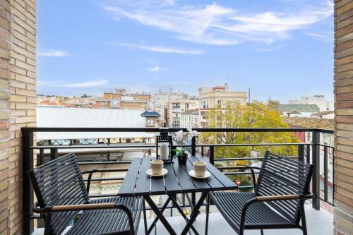 Renovated flat Terrace 2 bedrooms 2 bathrooms