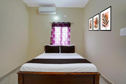 a bed in a room with a window at Hotel O Kalpatharu Boarding and Lodging in Tyāmagondal