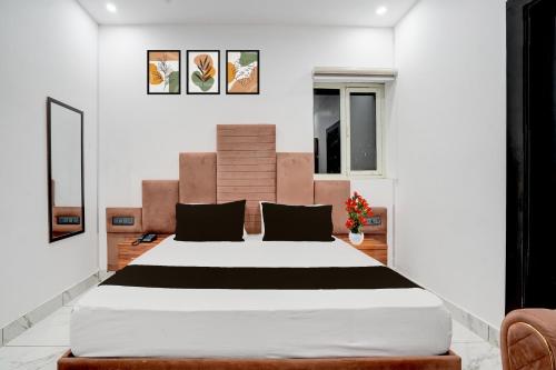 Postel nebo postele na pokoji v ubytování Hotel O G+