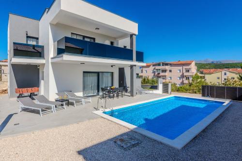 Villa Dalmatia, new modern villa with swimming pool near Zadar
