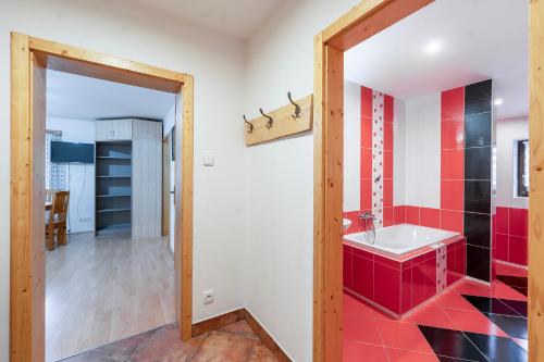 Ένα μπάνιο στο U Oslíka