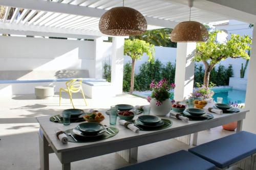 Algarve Beach House with Heated Pool and Jacuzzi