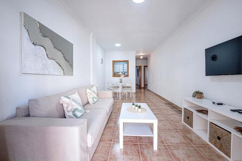 Torrecilla Urban Beach - Modern Apartment with Rooftop Pool