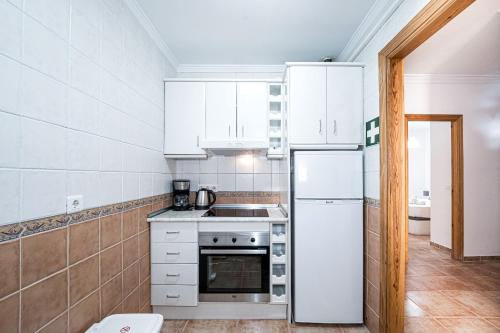 Torrecilla Urban Beach - Modern Apartment with Rooftop Pool