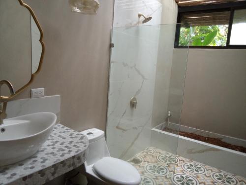 Koupelna v ubytování Casa la Colmena