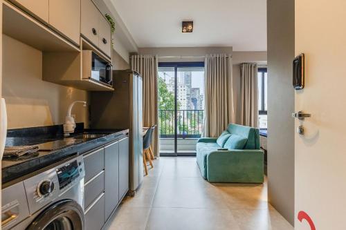 a kitchen with a washer and dryer in a apartment at Studios Vila Madalena com Ar condicionado | Delfhy in Sao Paulo