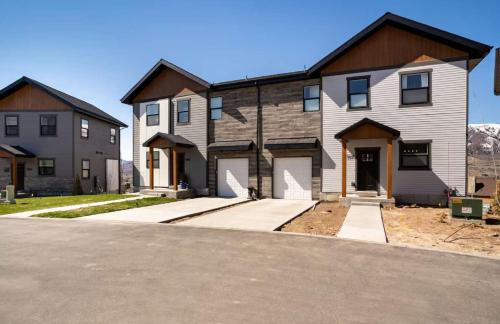 Wolf Lodge CondominiumにあるLuxury Powder Mountain Village Sanctuaryの大家