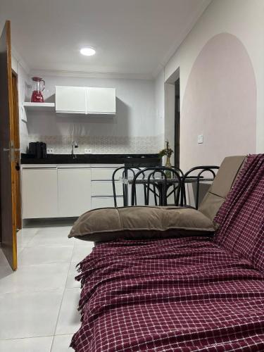 a couch sitting in a room with a kitchen at Apartamento Paraíso Refúgio - Manoah Beach Flats in Maragogi