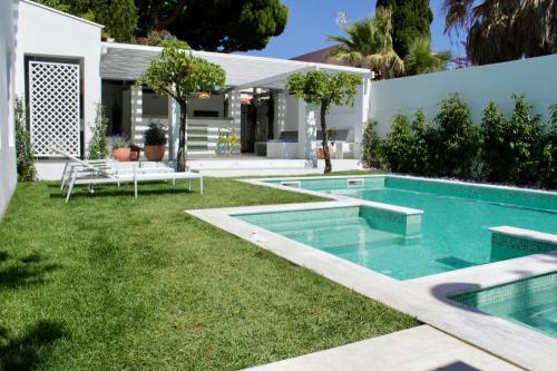 Algarve Beach House with Heated Pool and Jacuzzi