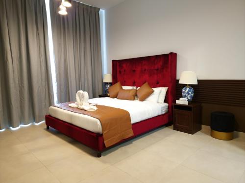 Ένα ή περισσότερα κρεβάτια σε δωμάτιο στο Harf-RAW502 Large 2BHK Near ADNEC