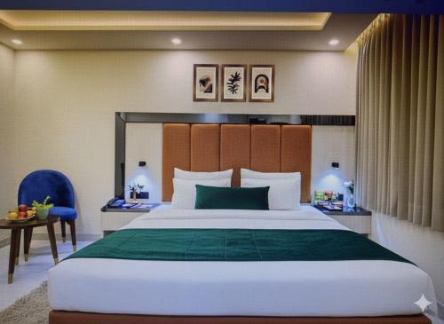 Postel nebo postele na pokoji v ubytování Luxe Shalimaar